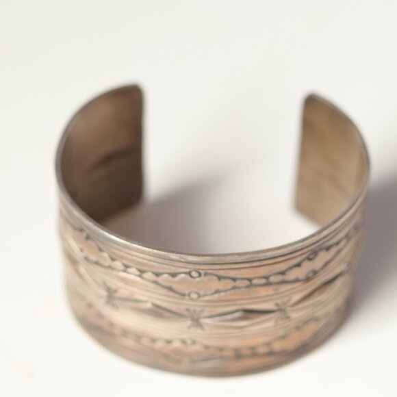 Vintage Navajo Native American Jewelry Sterling Silver Signed Cuff Bracelet - Picture 5 of 6